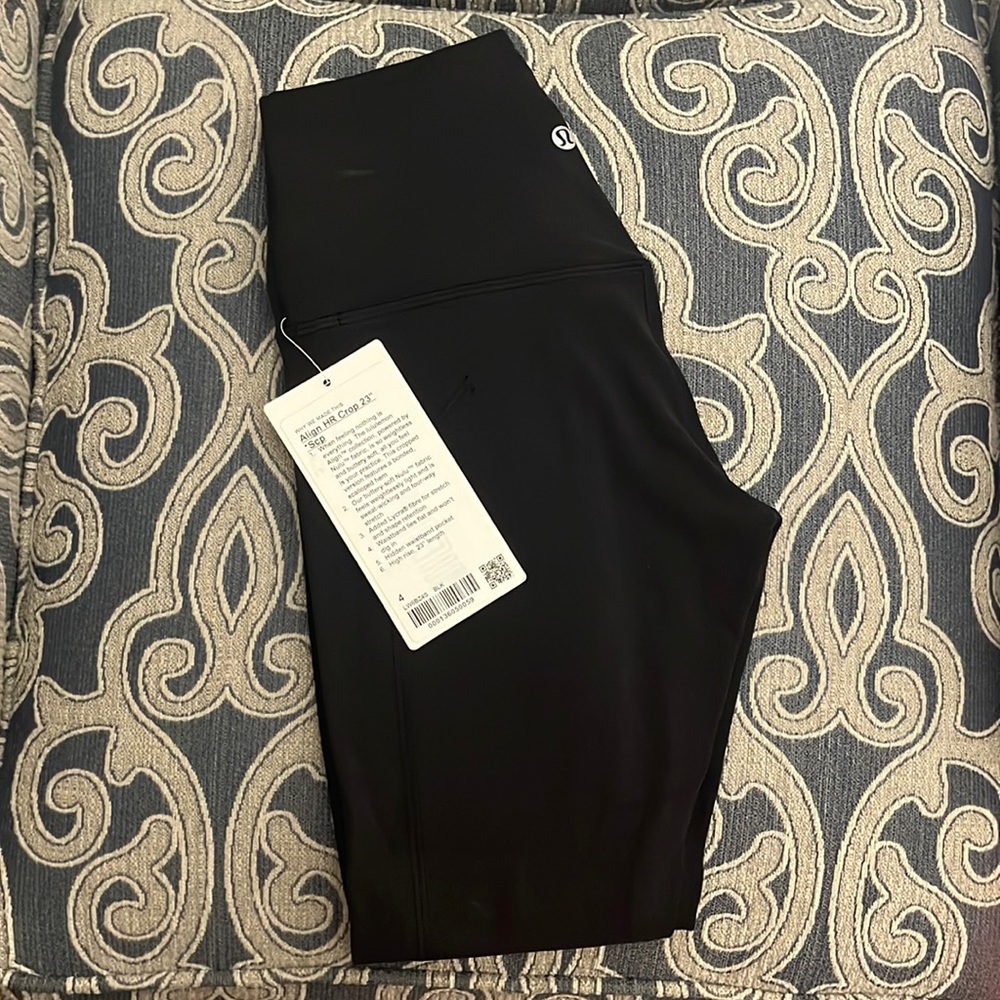 Lululemon Align HR Crop 23” Scalloped Leggings Black Size 4